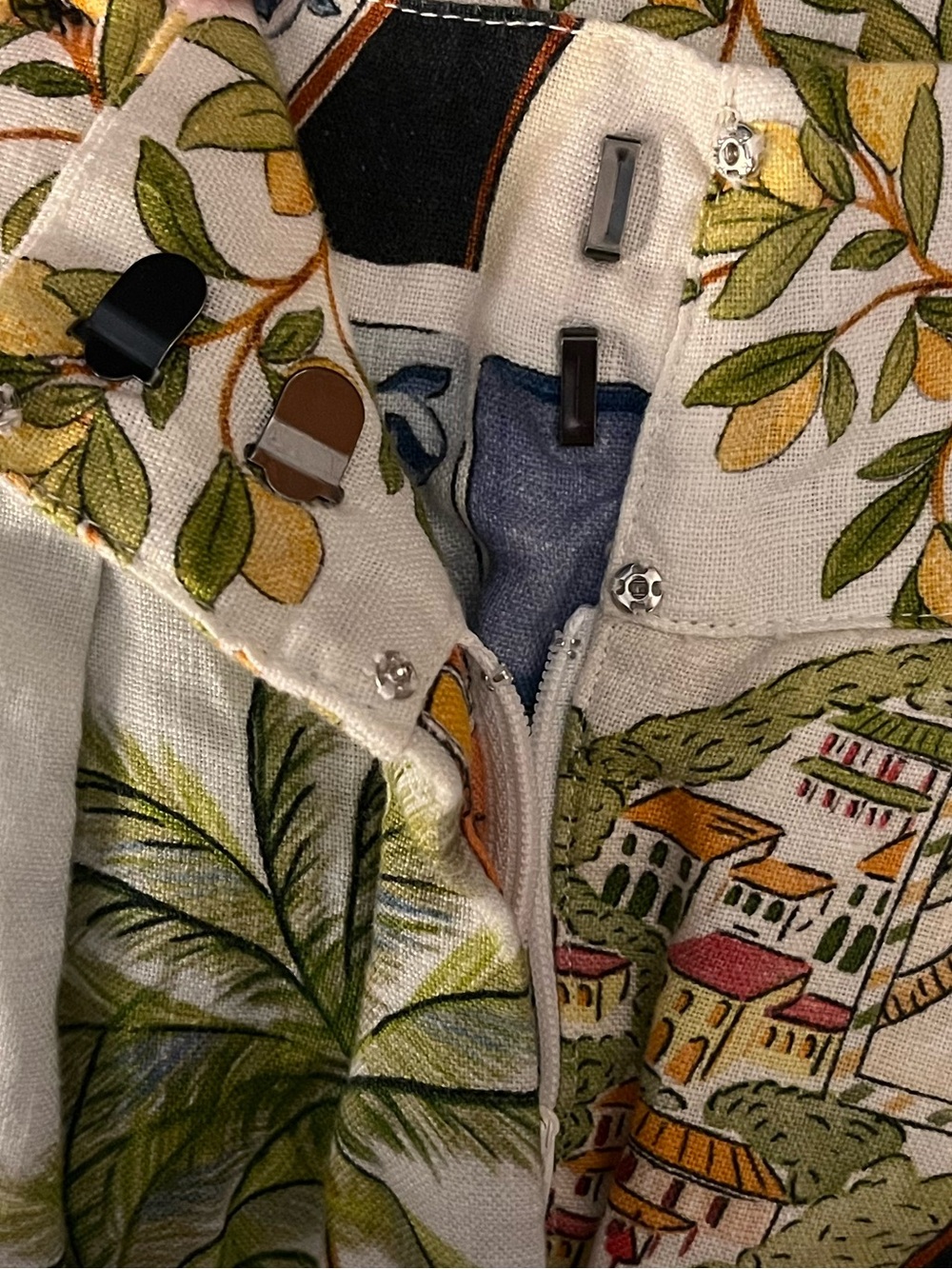 Farm Rio “Latin Trip Scarves” High Waisted Pleated 100% Linen Shorts - Medium - Picture 9 of 9